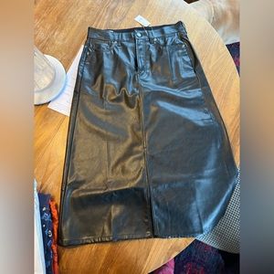 Gap size 6(28) vegan leather skirt. Brand new